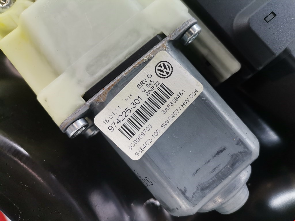 Стеклоподъемник электрический двери задней левой Volkswagen Passat 7 купить в России