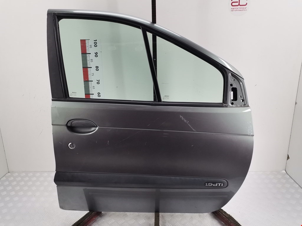 Дверь передняя правая Renault Scenic 1