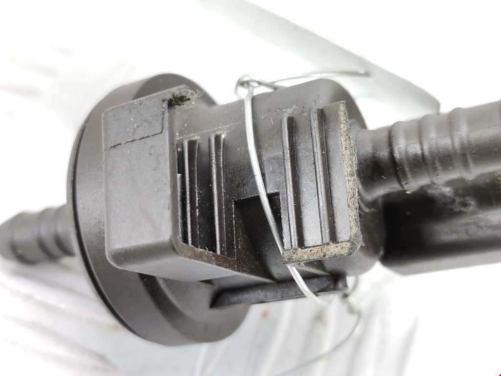Клапан вентиляции топливного бака Audi A4 B7 купить в России