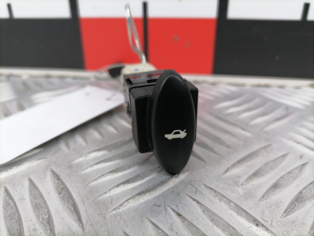 Кнопка открывания багажника Citroen C5 1 купить в Беларуси