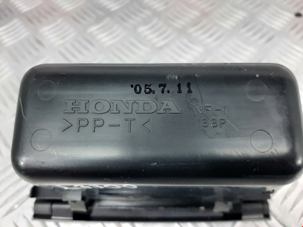 Бардачок (вещевой ящик) Honda FR-V (BE1) купить в России