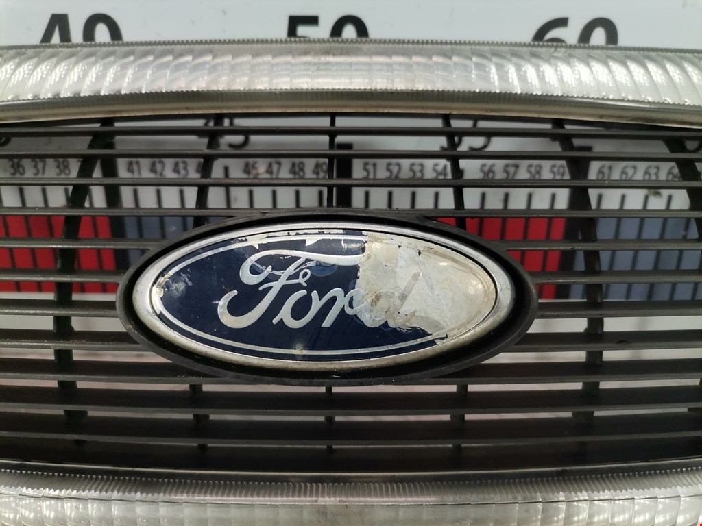 Решетка радиатора Ford Fiesta 4 купить в России