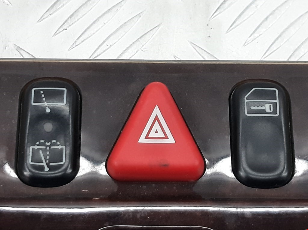 Кнопка аварийной сигнализации Mercedes C-Class (W202)