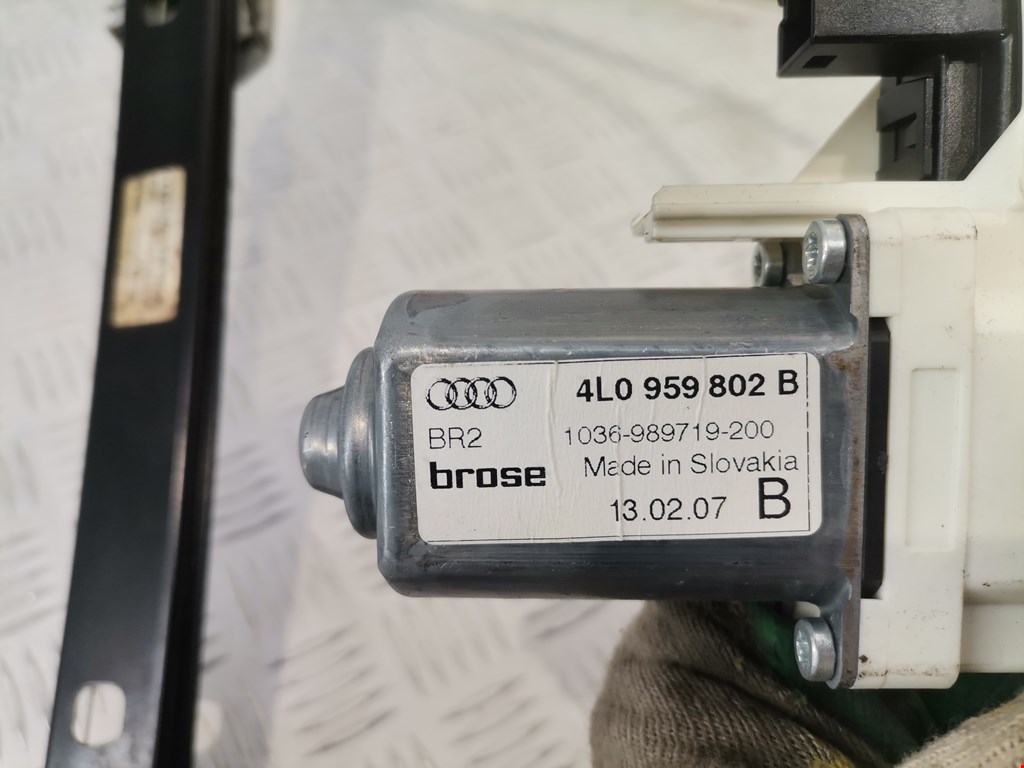 Стеклоподъемник электрический двери задней правой Audi Q7 4L купить в России