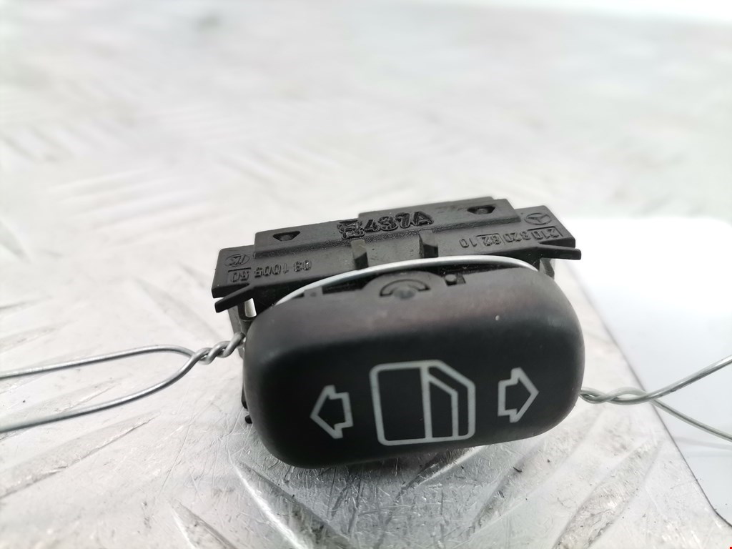 Кнопка стеклоподъемника Mercedes C-Class (W202) купить в Беларуси