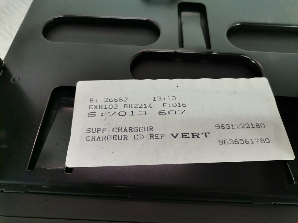 Чейнджер компакт дисков Peugeot 607 купить в России
