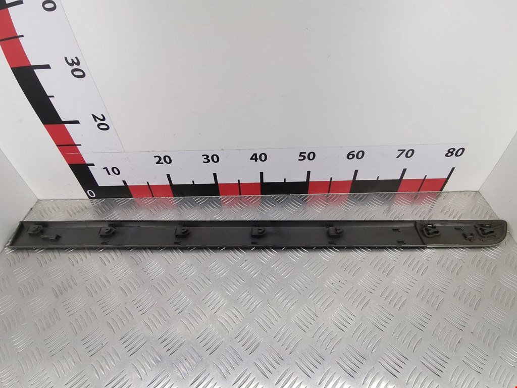 Накладка декоративная (молдинг) передней левой двери Renault Megane 2 купить в России