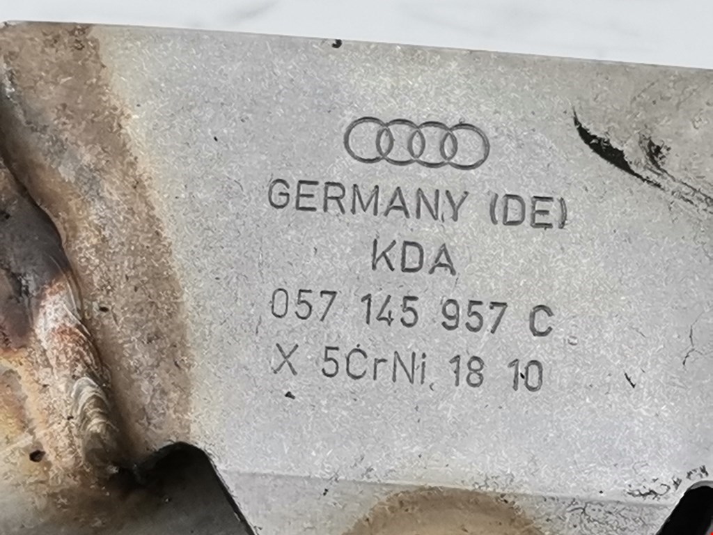 Патрубок интеркулера Audi A8 D3 купить в России