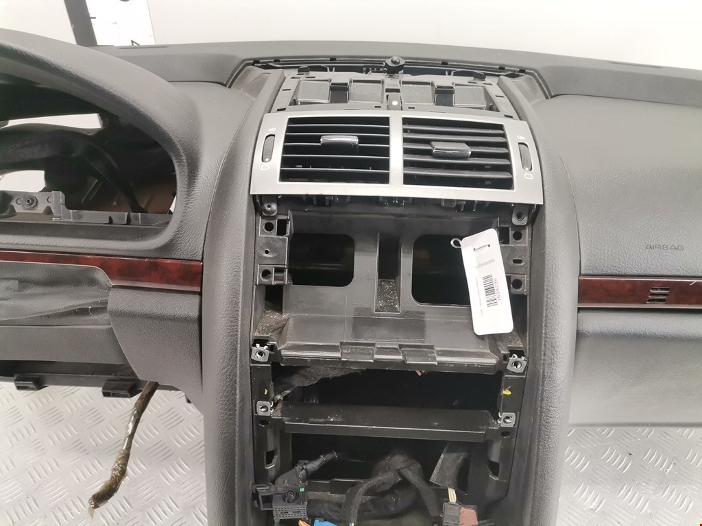 Торпедо (панель передняя) Peugeot 407 купить в России