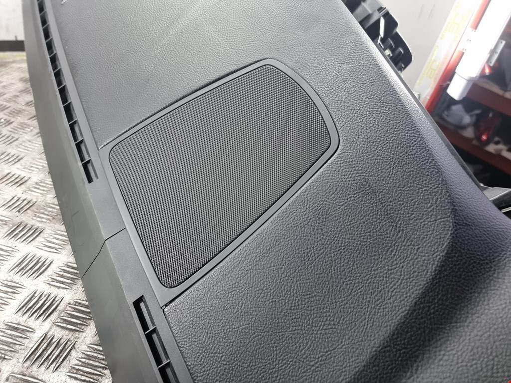 Торпедо (панель передняя) BMW 5-Series (F07/F10/F11/F18) купить в Беларуси