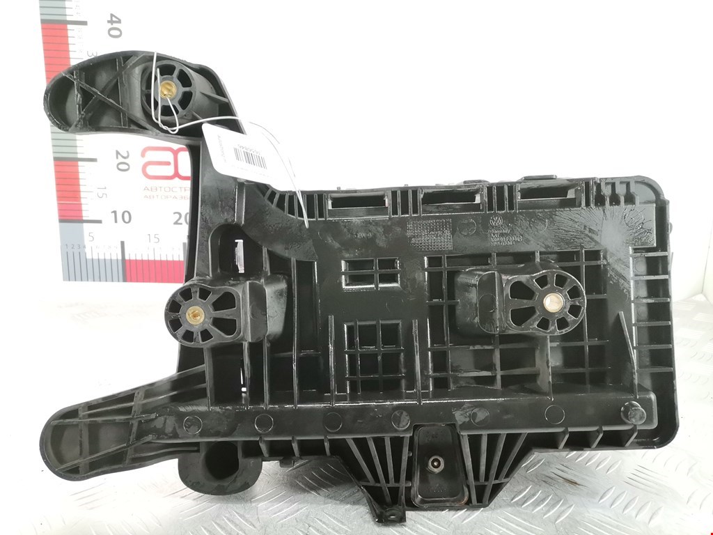 Крепление (корпус) аккумулятора Volkswagen Passat 6 купить в России