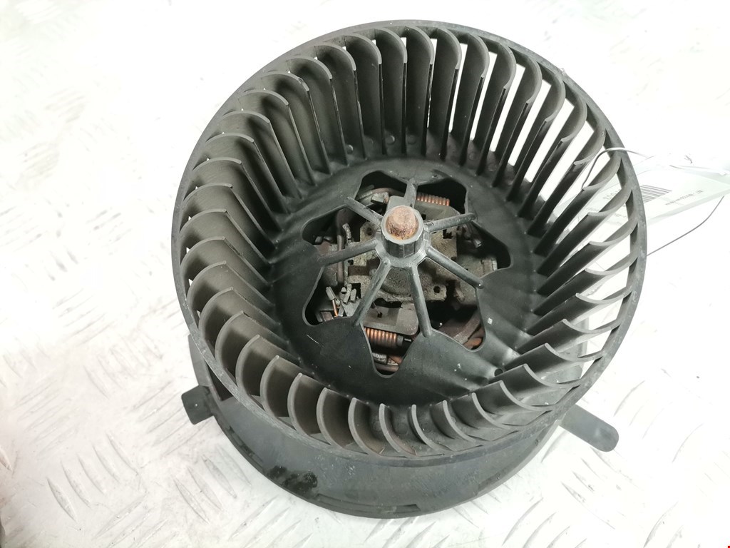 Моторчик печки (вентилятор отопителя) Volkswagen Touran 1 купить в Беларуси