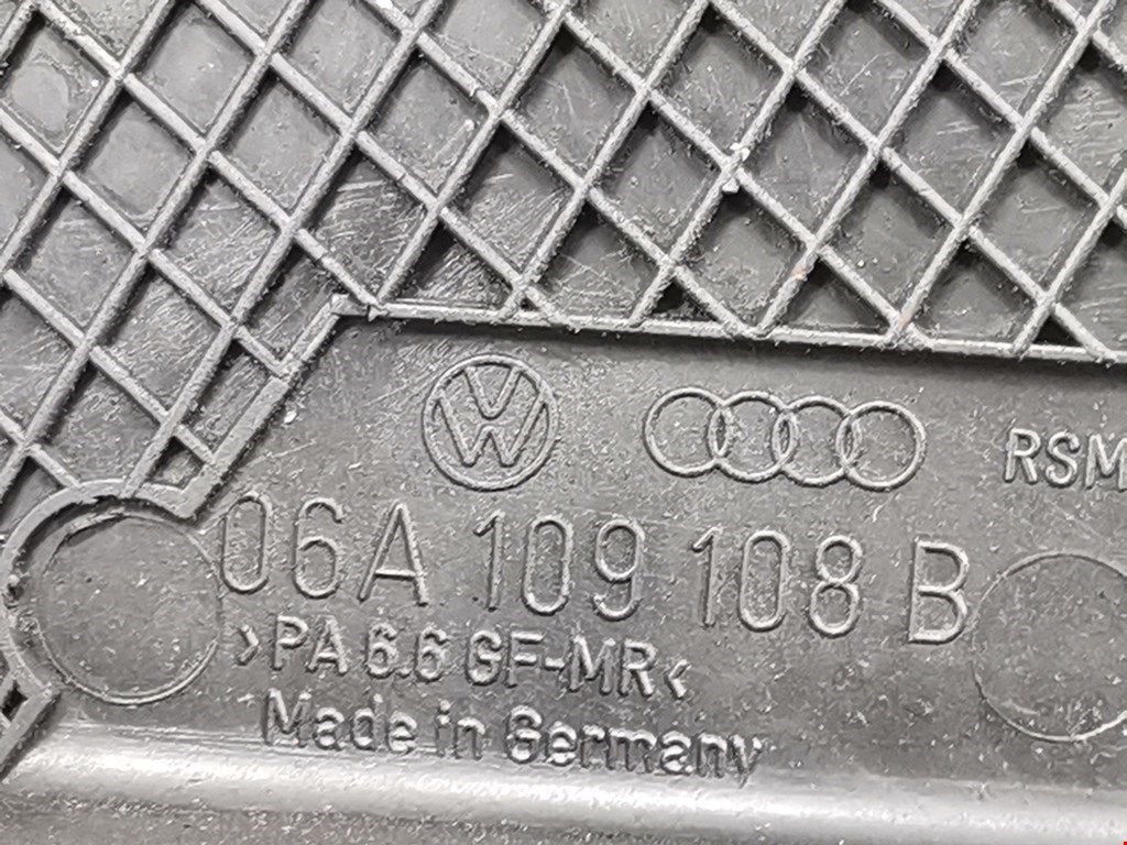 Кожух ремня ГРМ Volkswagen Passat 5 купить в Беларуси