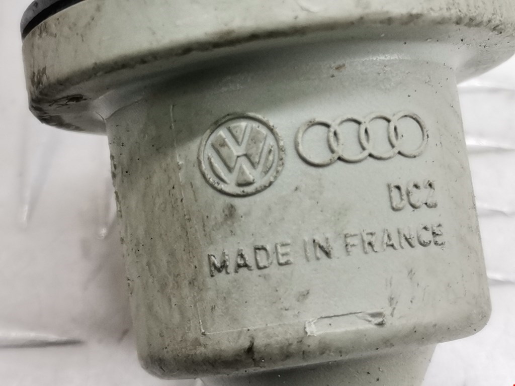 Клапан вентиляции топливного бака Volkswagen Golf 5 купить в России