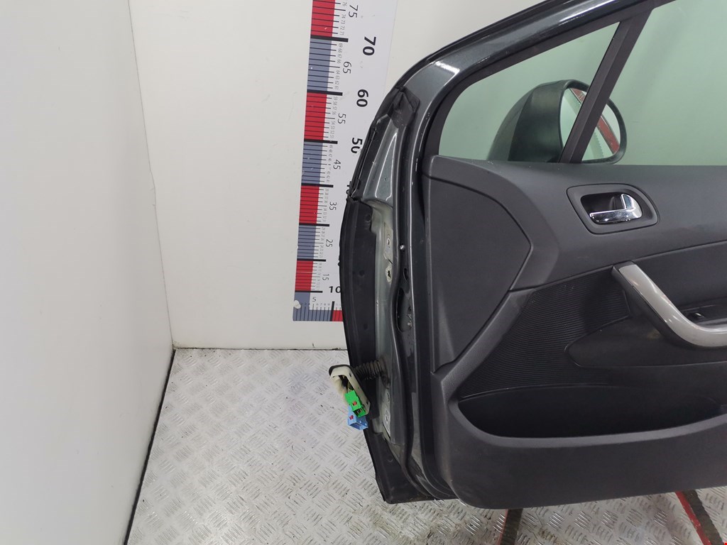 Дверь передняя правая Peugeot 308 купить в России