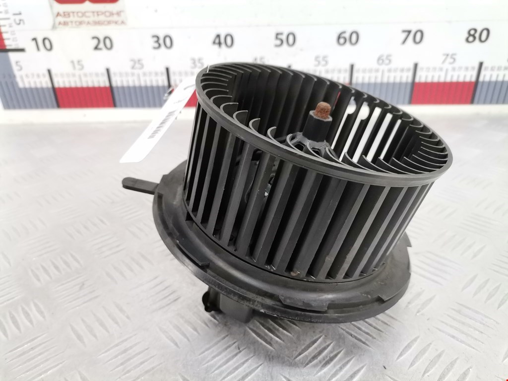 Моторчик печки (вентилятор отопителя) Audi A3 8P купить в России