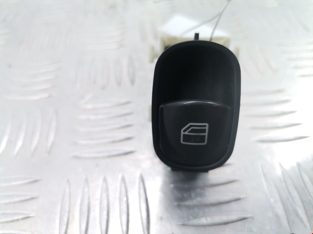 Кнопка стеклоподъемника Mercedes C-Class (W203) купить в России
