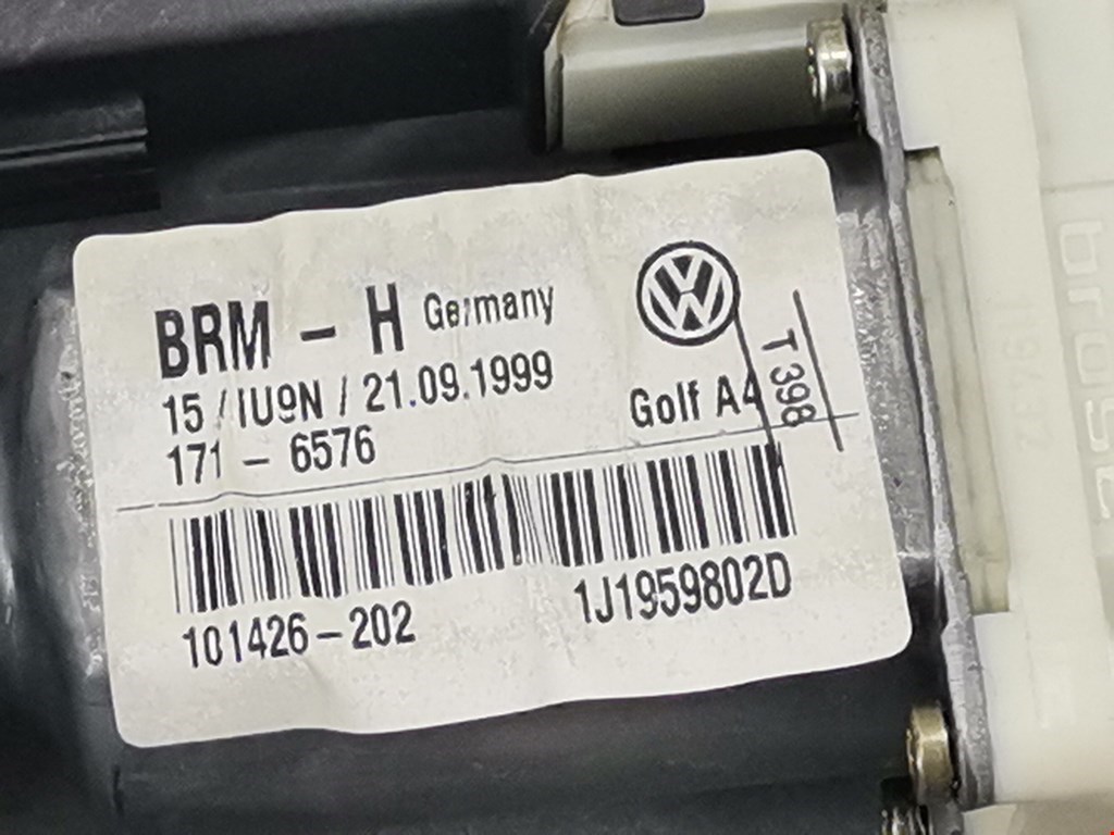 Стеклоподъемник электрический двери передней правой Volkswagen Golf 4 купить в России