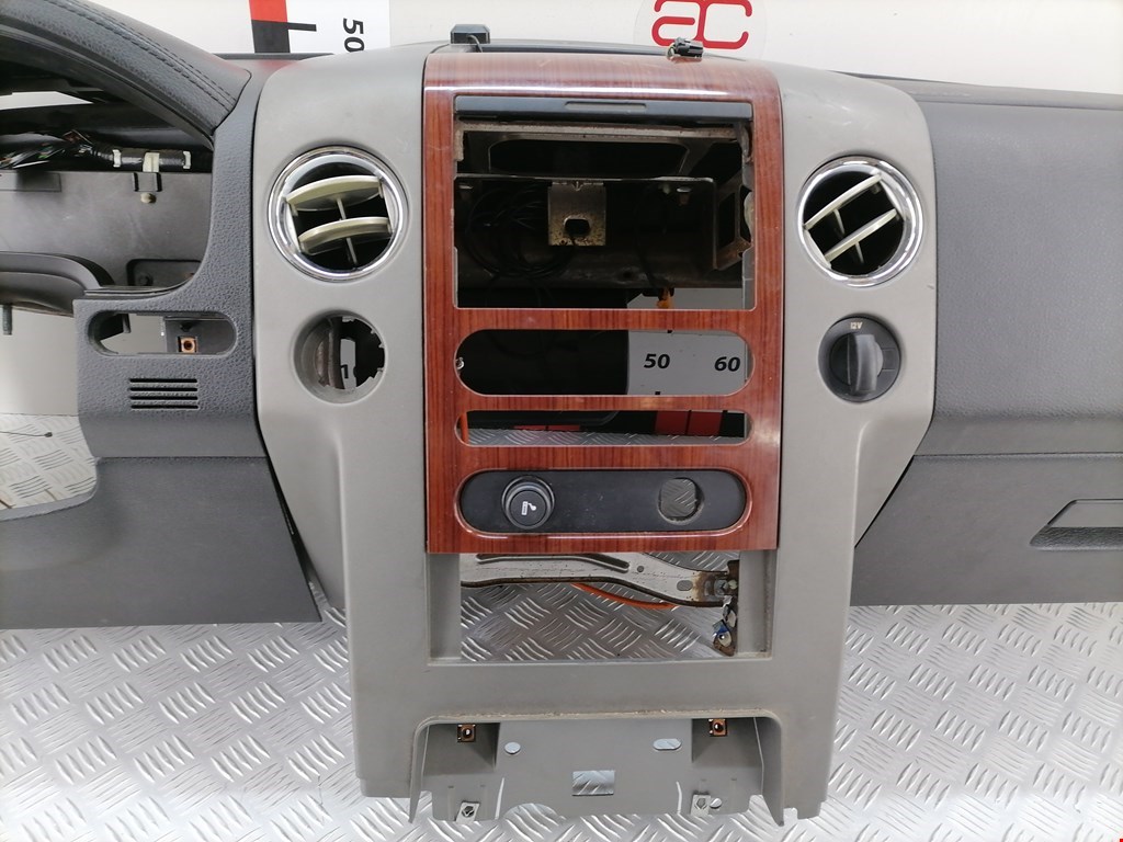 Торпедо (панель передняя) Ford F-150 купить в Беларуси
