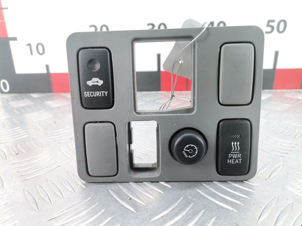 Кнопка освещения панели приборов Toyota Hilux 7 купить в Беларуси