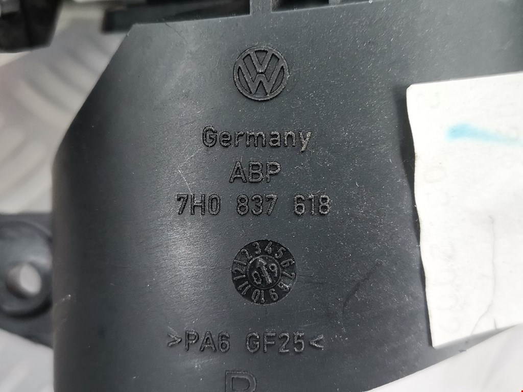 Ручка двери внутренняя передняя правая Volkswagen Transporter (T5) купить в Беларуси