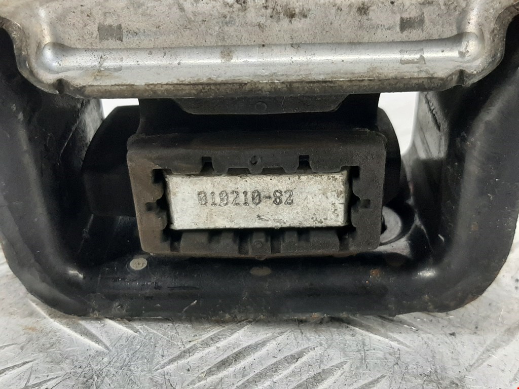 Подушка (опора) крепления двигателя Ford Fiesta 6 купить в России