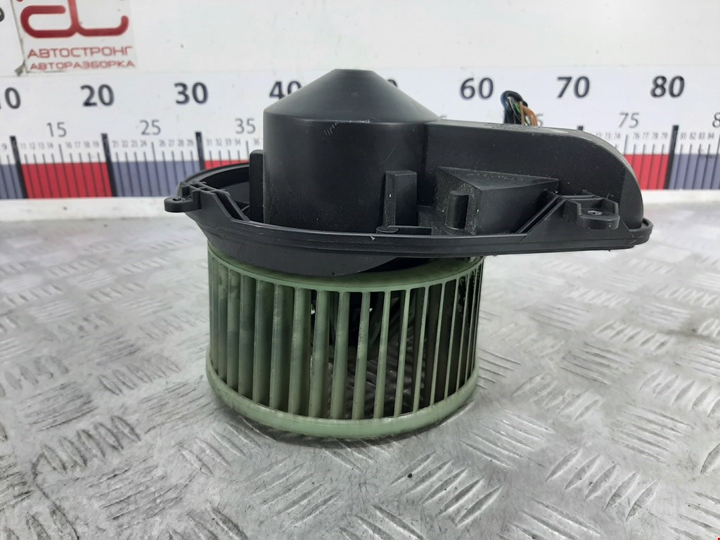 Моторчик печки (вентилятор отопителя) Volkswagen Passat 5
