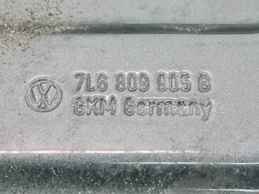 Лючок бензобака Volkswagen Touareg 1 купить в Беларуси