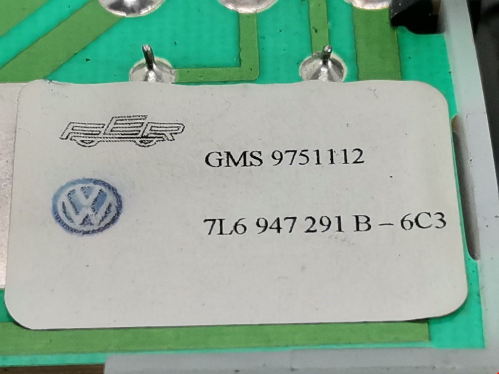 Плафон салонный Volkswagen Touareg 1 купить в России
