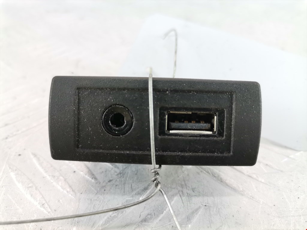 Разъем AUX / USB Mercedes Sprinter 2 (W906)