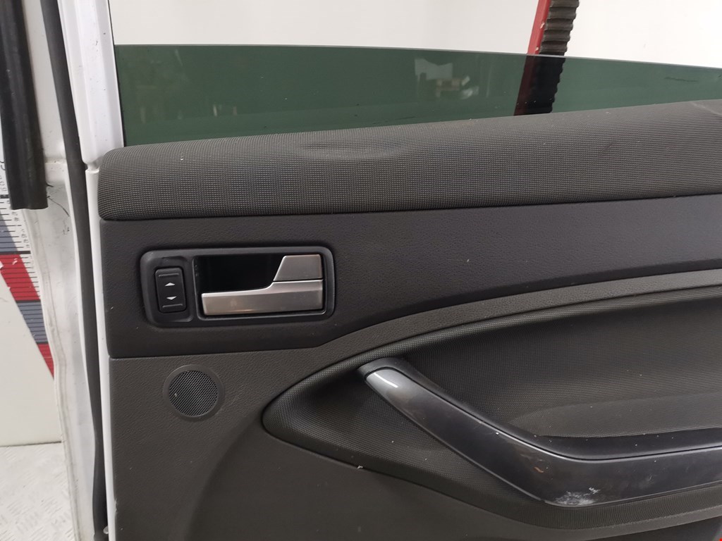 Дверь задняя правая Ford Kuga 1 купить в Беларуси