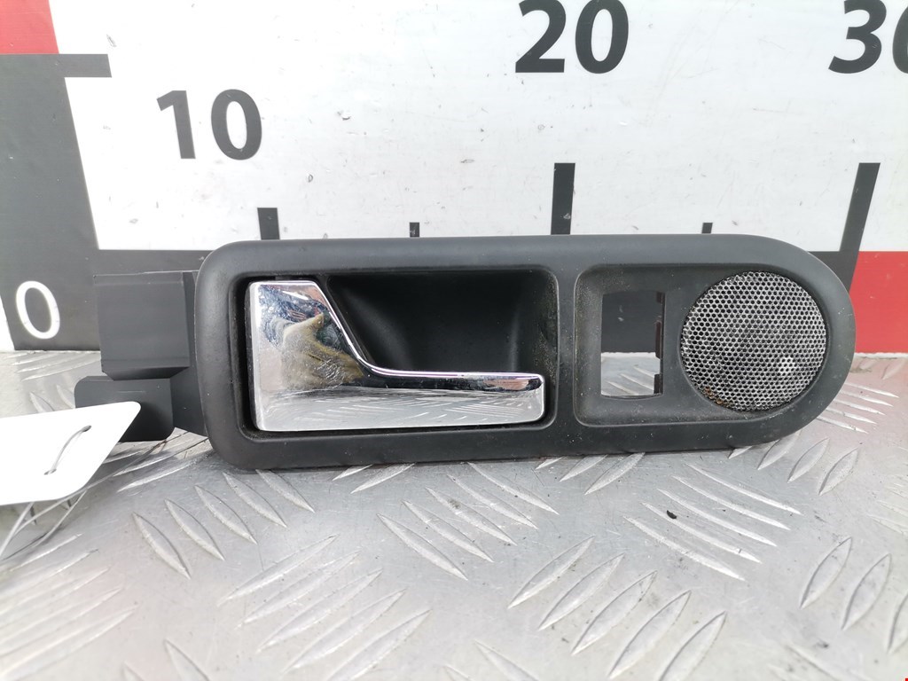 Ручка двери внутренняя задняя левая Volkswagen Passat 5 GP купить в России