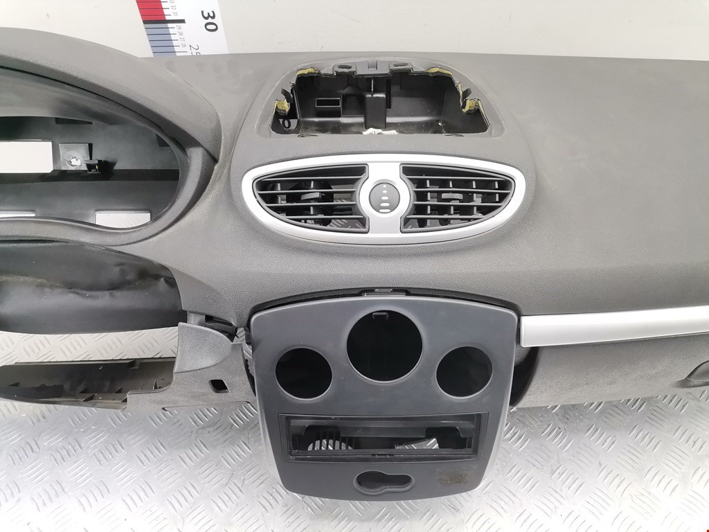Торпедо (панель передняя) Renault Clio 3 купить в Беларуси