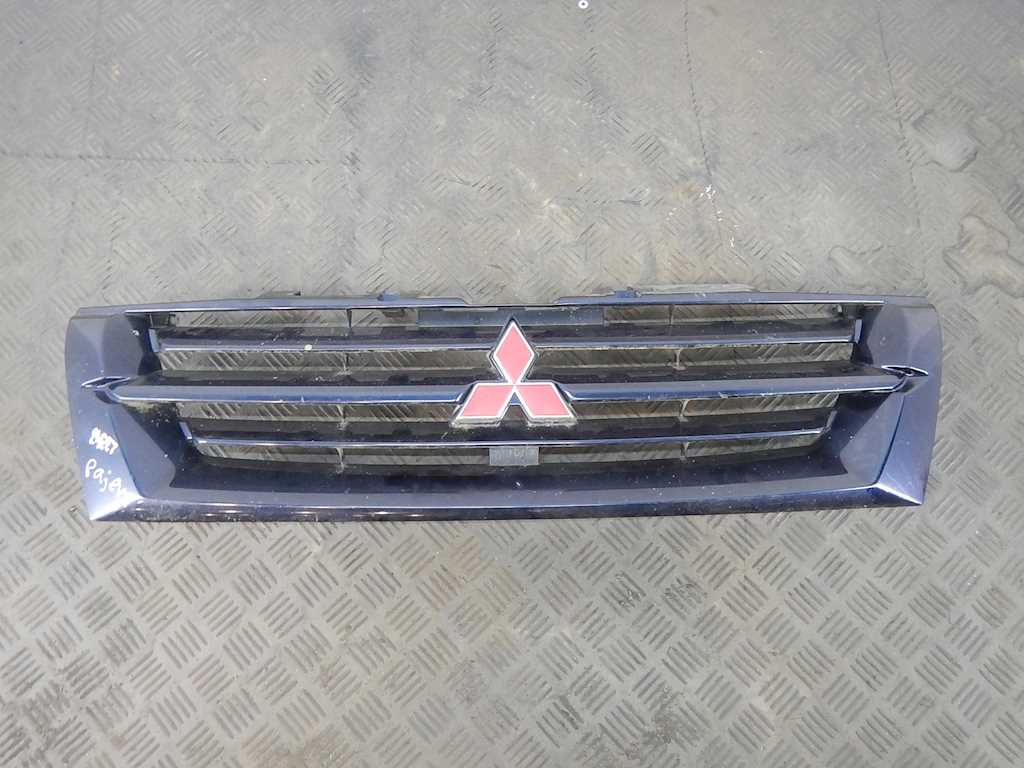 Решетка радиатора Mitsubishi Pajero 3 купить в России