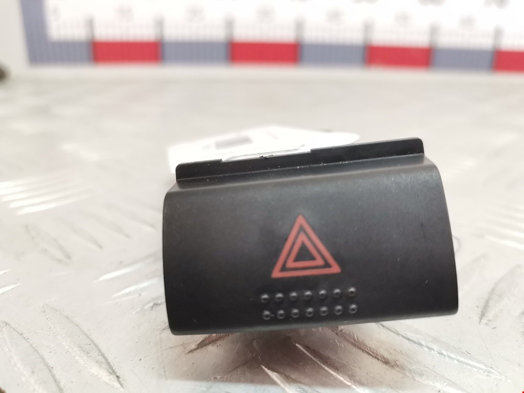 Кнопка аварийной сигнализации Toyota Avensis 1 (T220) купить в Беларуси