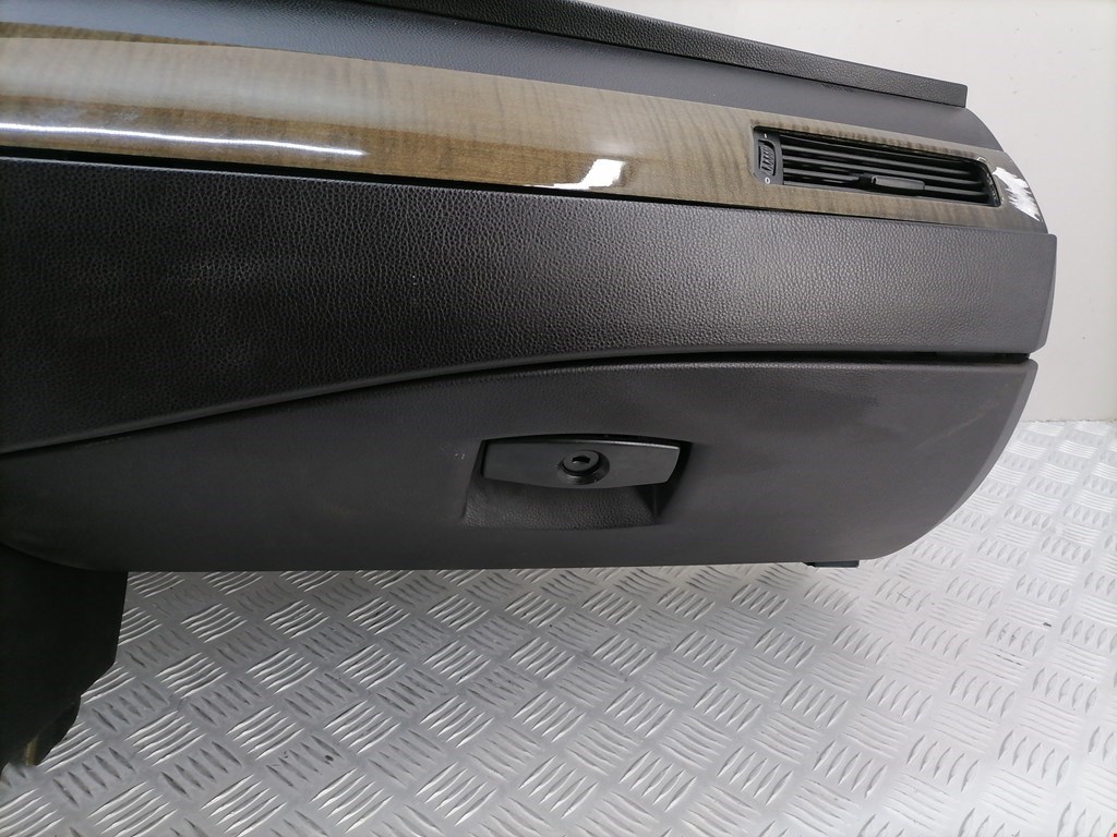 Торпедо (панель передняя) BMW 5-Series (E60/E61) купить в Беларуси