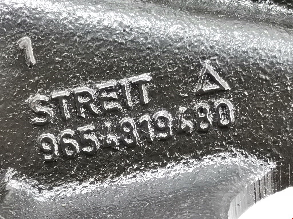 Подушка (опора) крепления двигателя Citroen C5 1 купить в России