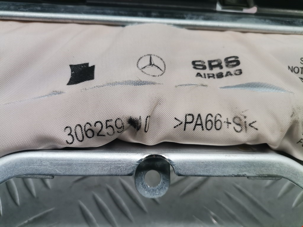 Подушка безопасности коленная Mercedes C-Class (W204) купить в России
