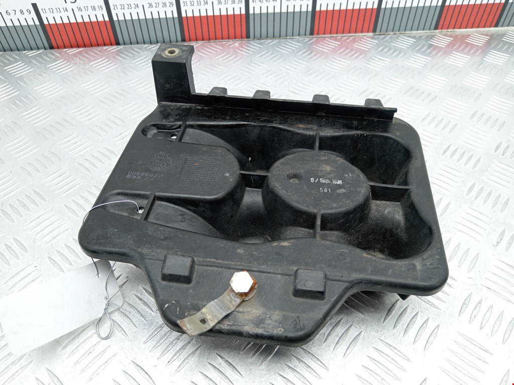 Крепление (корпус) аккумулятора Volkswagen Golf 4