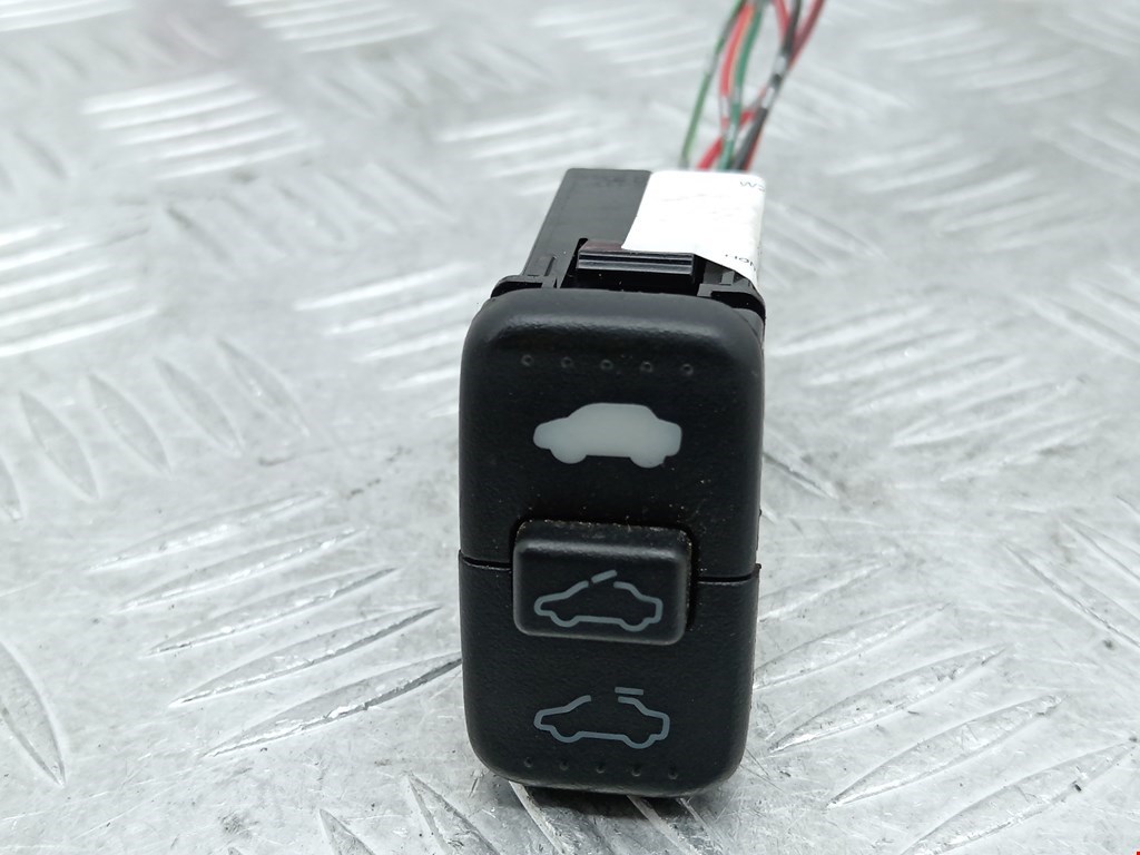 Кнопка люка Honda CRV 2 купить в Беларуси