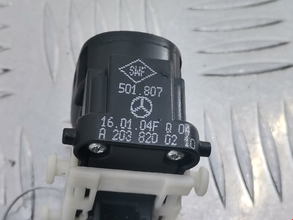 Кнопка стеклоподъемника Mercedes C-Class (W203) купить в России