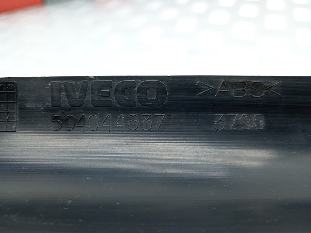 Решетка (заглушка) в бампер центральная Iveco EuroCargo 2 купить в России