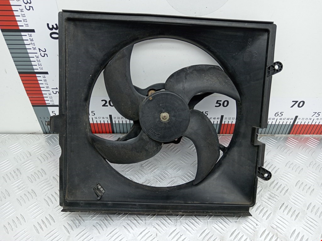 Вентилятор радиатора основного Mitsubishi Carisma
