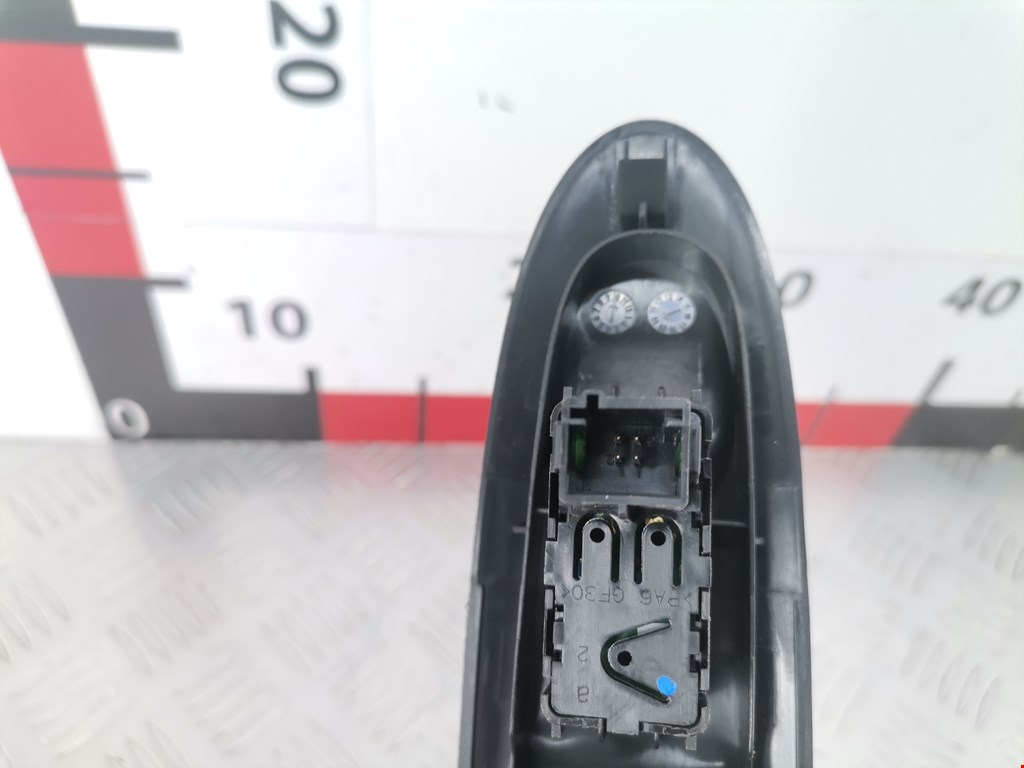 Кнопка стеклоподъемника Citroen C4 2 (B7) купить в России