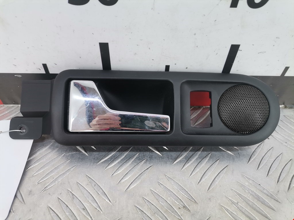 Ручка двери внутренняя задняя левая Volkswagen Passat 5 GP купить в Беларуси