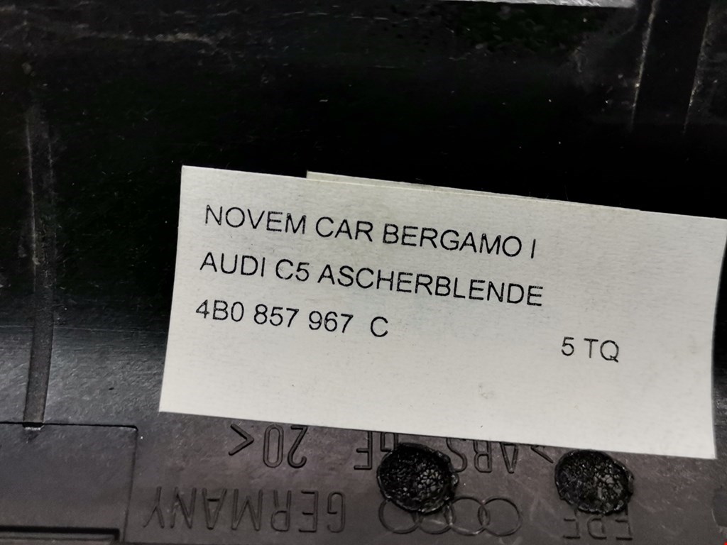 Накладка декоративная на торпедо Audi A6 C5 купить в России