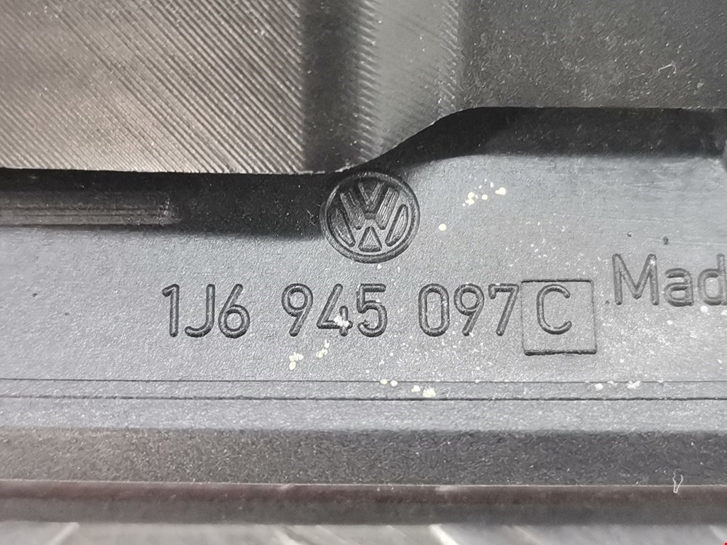 Фонарь дополнительный тормозной (стоп-сигнал) Volkswagen Sharan 1 купить в России