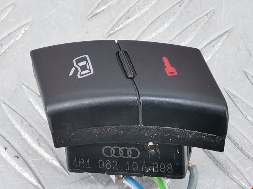 Кнопка центрального замка Audi A6 C5 купить в России