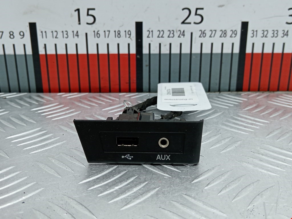 Разъем AUX / USB Skoda Rapid купить в Беларуси