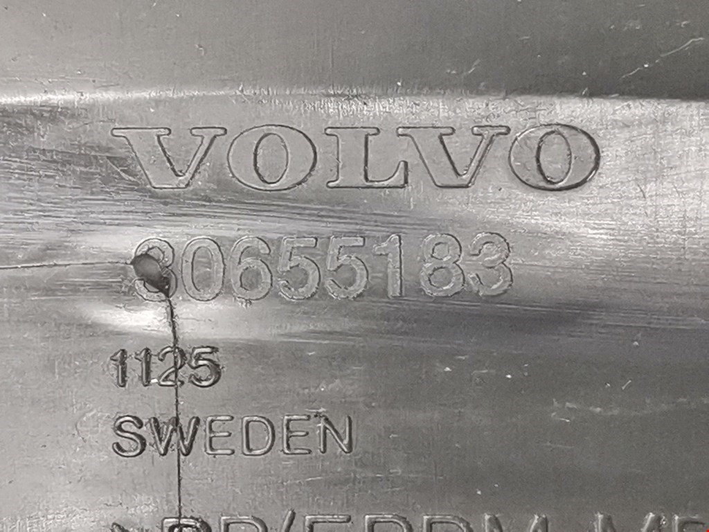 Накладка декоративная (молдинг) заднего левого крыла Volvo XC90 1 купить в России